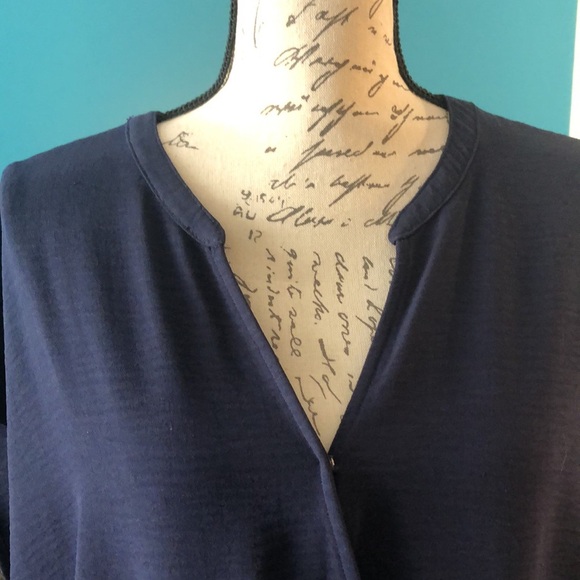 LAST CHANCE 🎉4 for $20 💄 mi ami Short Sleeve Blouse, size Medium - Picture 2 of 6